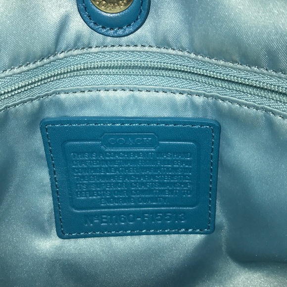 Coach satchel in teal color with a removable strap - Picture 4 of 8